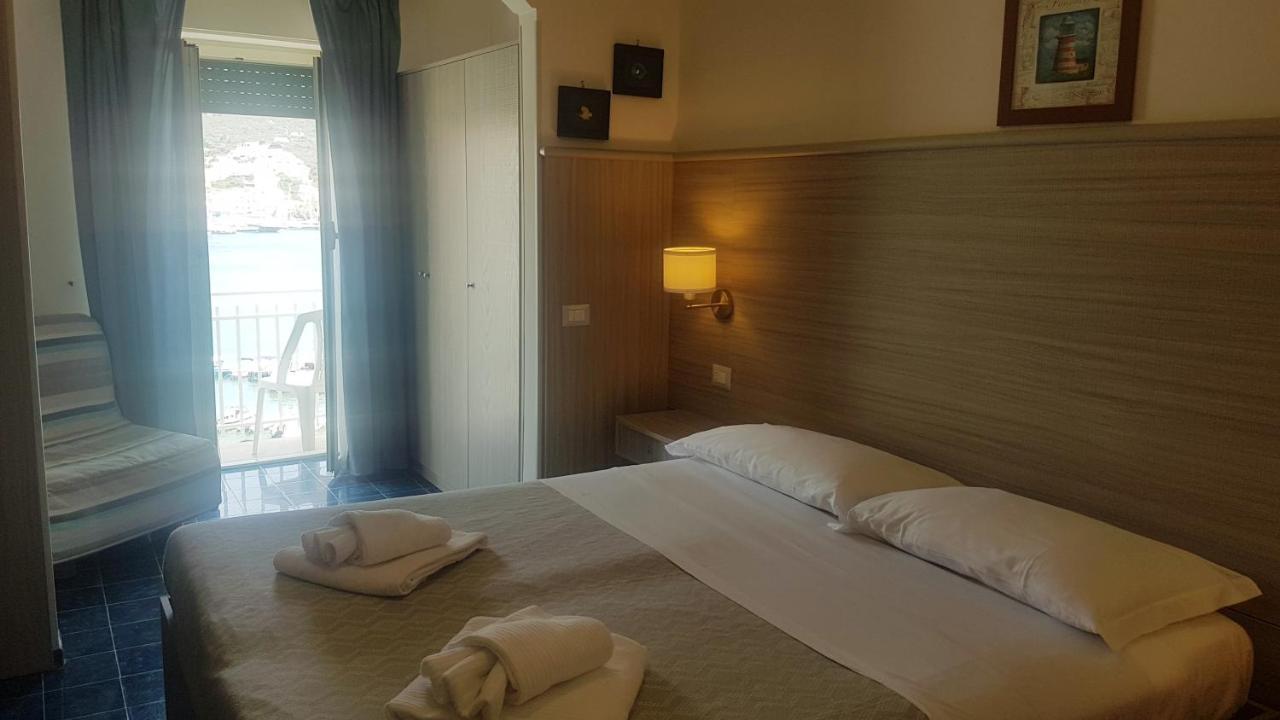 Hotel La Baia Ponza Eksteriør billede