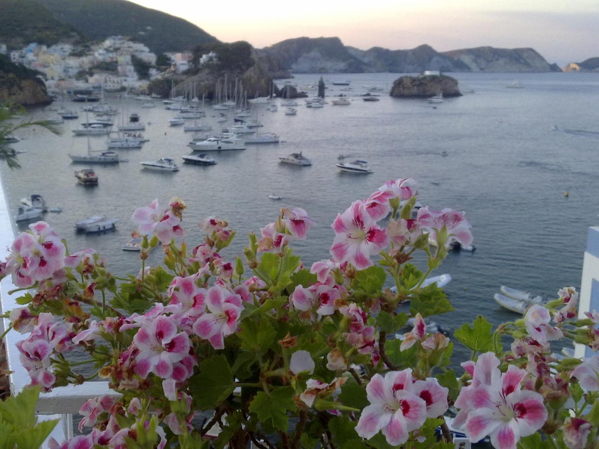 Hotel La Baia Ponza Eksteriør billede